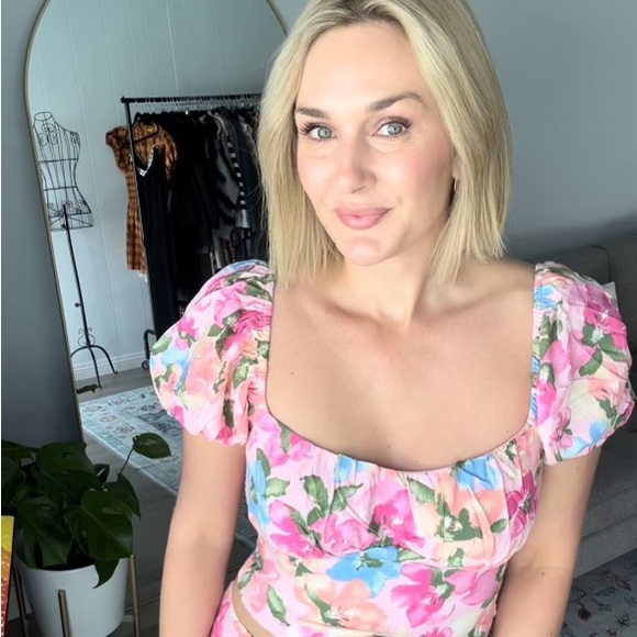 Meet your Posher, Jillienne - Picture 2 of 5